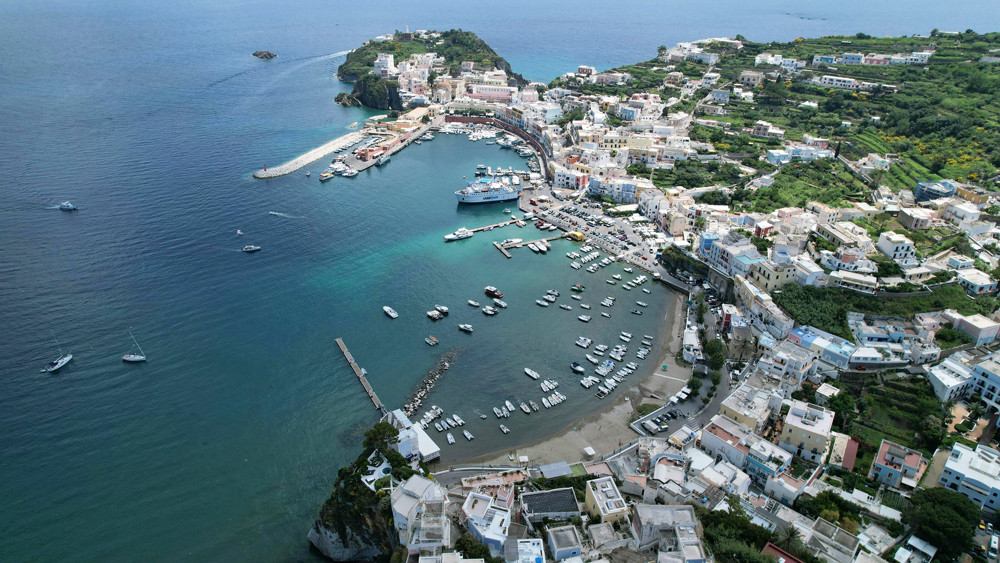Ponza 2026: la guida definitiva per un'estate indimenticabile tra mare, natura e case vacanza